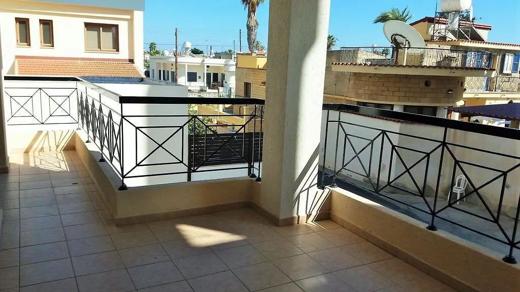 101 Mandritis Court Lejlighed Larnaca 0*,
